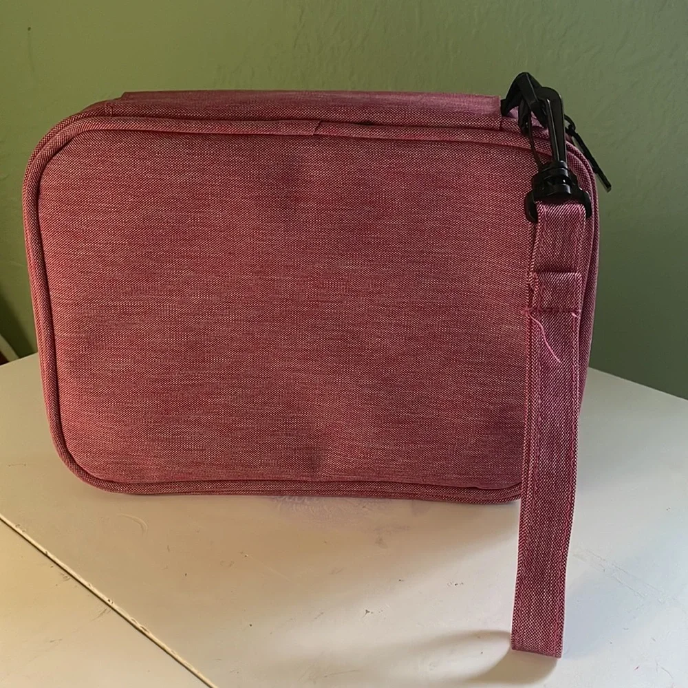 NWOT Be Unique Be Myself‎ Electronic Organizer/Travel Gadget Bag